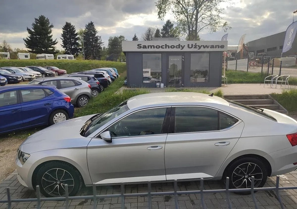 Skoda Superb cena 69000 przebieg: 80400, rok produkcji 2017 z Serock małe 121